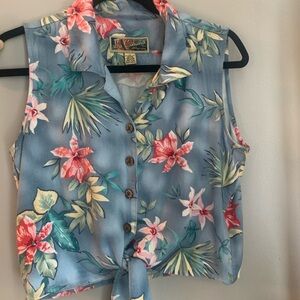 Vintage sleeveless buttons 100% Rayon- cropped